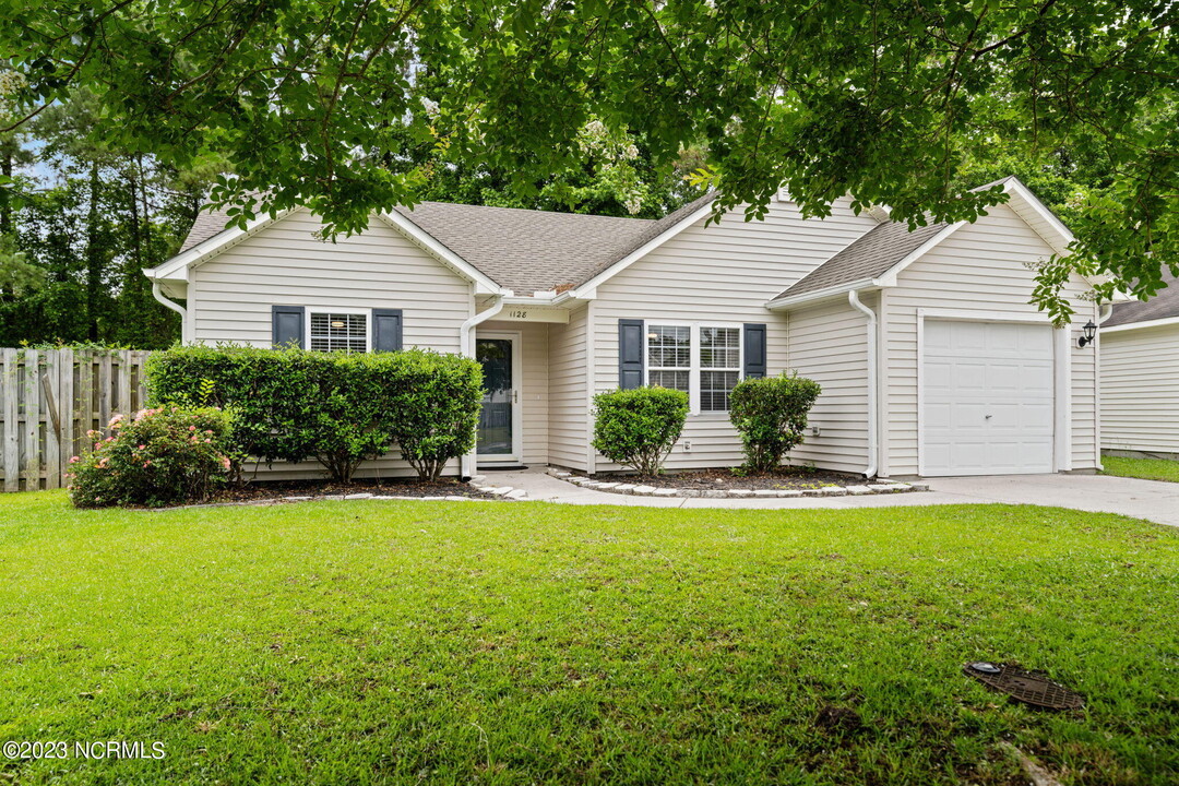 1128 Sunburst Way in Leland, NC - Building Photo