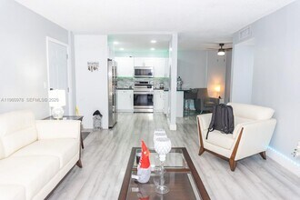 6190 W 19th Ave in Hialeah, FL - Building Photo - Building Photo