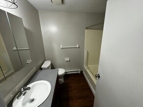 851 Kerns Dr NE-Unit -Apt A (Loft) in Bolivar, OH - Building Photo - Building Photo