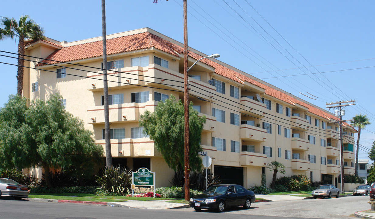 12035 Louise Ave in Los Angeles, CA - Building Photo