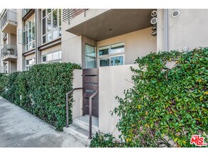 13320 Beach Ave in Marina Del Rey, CA - Building Photo - Building Photo