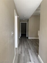 9050 W Warm Springs Rd in Las Vegas, NV - Foto de edificio - Building Photo