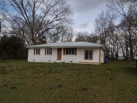 1103 Co Rd 107 in Brundidge, AL - Building Photo