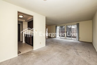 5610 Troy Villa Blvd in Dayton, OH - Building Photo - Building Photo