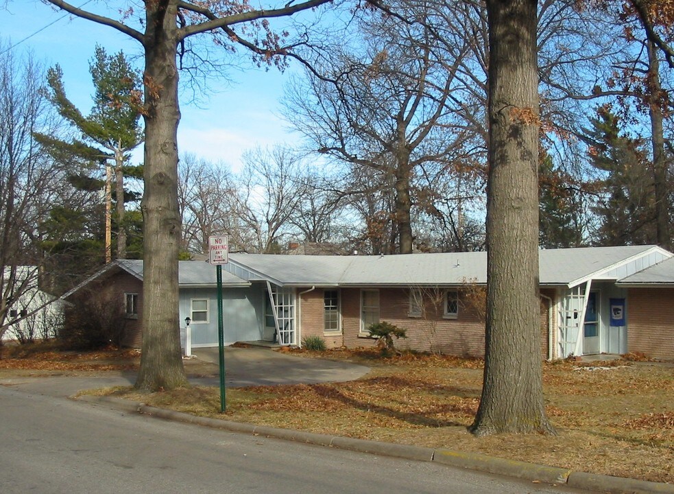 1834 Fairchild Ave in Manhattan, KS - Building Photo