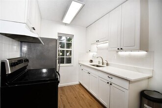 900 NE 26th St in Wilton Manors, FL - Building Photo - Building Photo