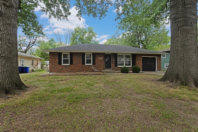 622 NW Kay Dr in Lee's Summit, MO - Building Photo - Building Photo