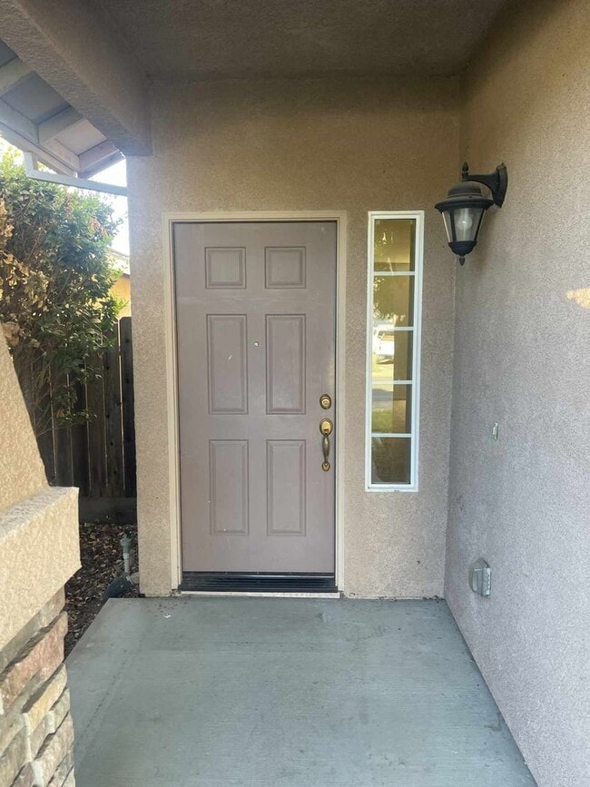 614 Mosburg Loop in Yuba City, CA - Building Photo - Building Photo