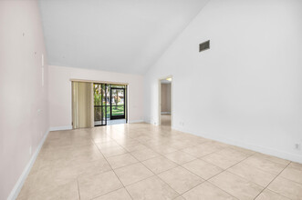 411 Cottonwood Pl in Boca Raton, FL - Building Photo - Building Photo