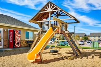 Falls Park Apartments in Sioux Falls, SD - Building Photo - Building Photo