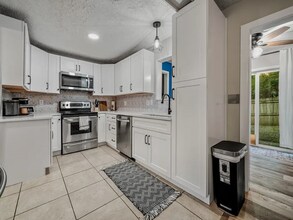 301 Deerpoint Dr in Hendersonville, TN - Foto de edificio - Building Photo