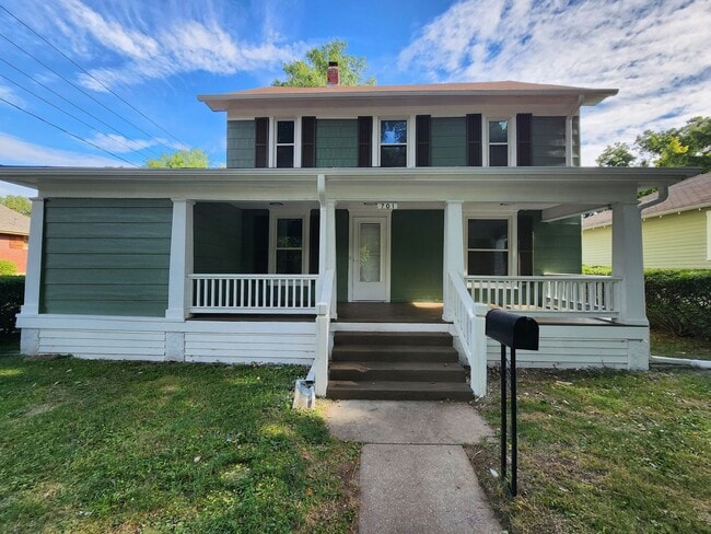 property at 701 E Loren St
