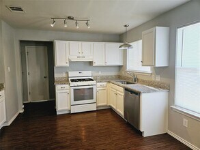 650 Goldenrod St in Kyle, TX - Building Photo - Building Photo
