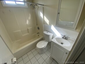 1749 Boston Post Rd in Westbrook, CT - Building Photo - Building Photo