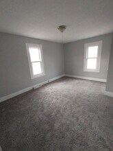 68 Lyons St in Springfield, MA - Building Photo - Building Photo