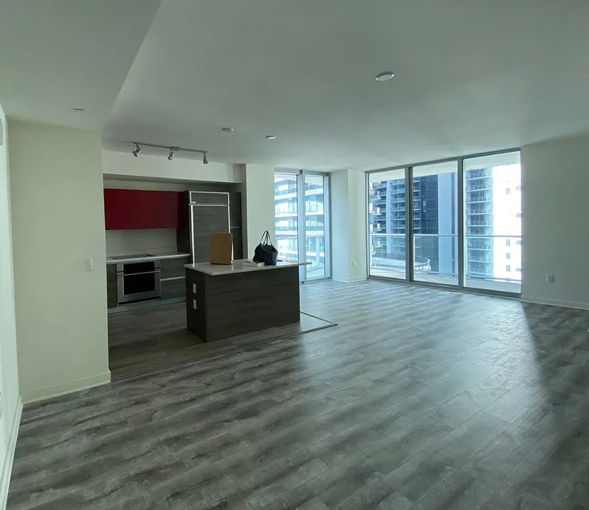 1100 S Miami Ave, Unit 1910 in Miami, FL - Building Photo