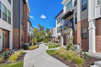 Current Townhomes in Ogden, UT - Foto de edificio - Building Photo