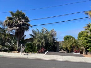 818 Hygeia Ave, Unit 818 in Encinitas, CA - Foto de edificio - Building Photo
