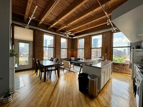 616 W Fulton St in Chicago, IL - Building Photo - Building Photo