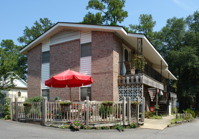 1011 W Rowan St in Fayetteville, NC - Foto de edificio - Building Photo