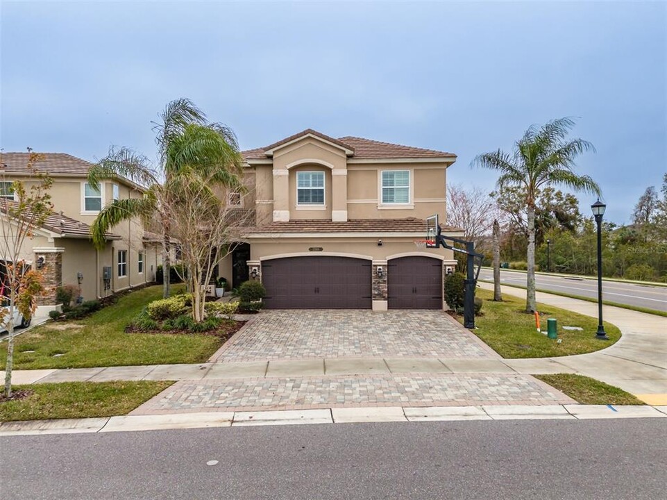 2388 Oakwood Preserve Dr in Zephyrhills, FL - Foto de edificio