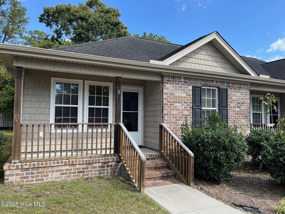 1003 High Point Ave SW in Calabash, NC - Building Photo