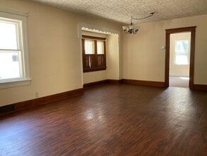 214 N Bowen St in Jackson, MI - Building Photo - Building Photo