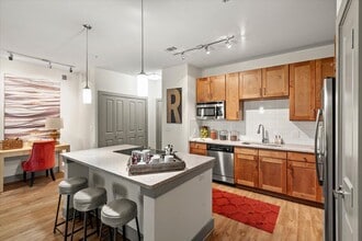 Ovation at Lewisville Apartment Homes in Lewisville, TX - Foto de edificio - Building Photo