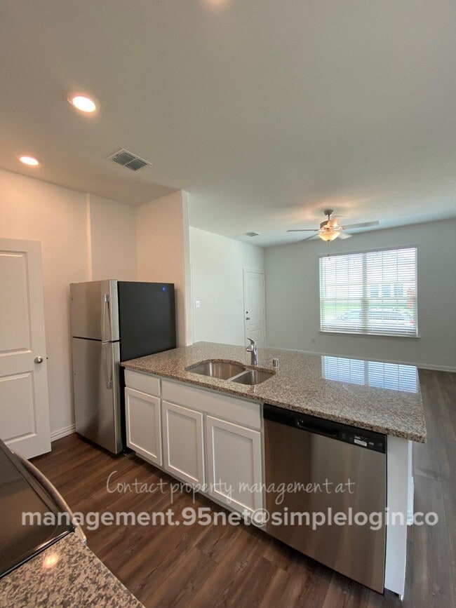 1022 Rosewood St in Princeton, TX - Foto de edificio - Building Photo