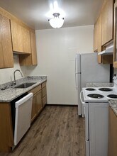 3050 Old Hwy 8 in Roseville, MN - Building Photo - Building Photo