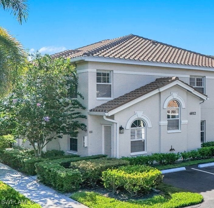 6812 Satinleaf Rd S in Naples, FL - Building Photo