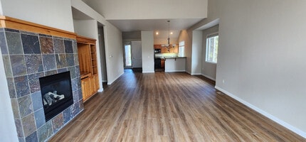 1445 Highland Vw in Redmond, OR - Building Photo - Building Photo