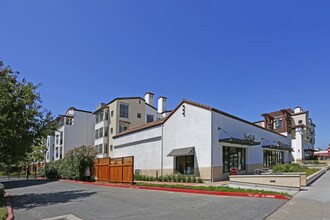 Colonnade in Los Altos, CA - Foto de edificio - Building Photo
