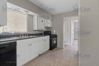 425 Highcrest Dr in Dallas, TX - Building Photo - Building Photo