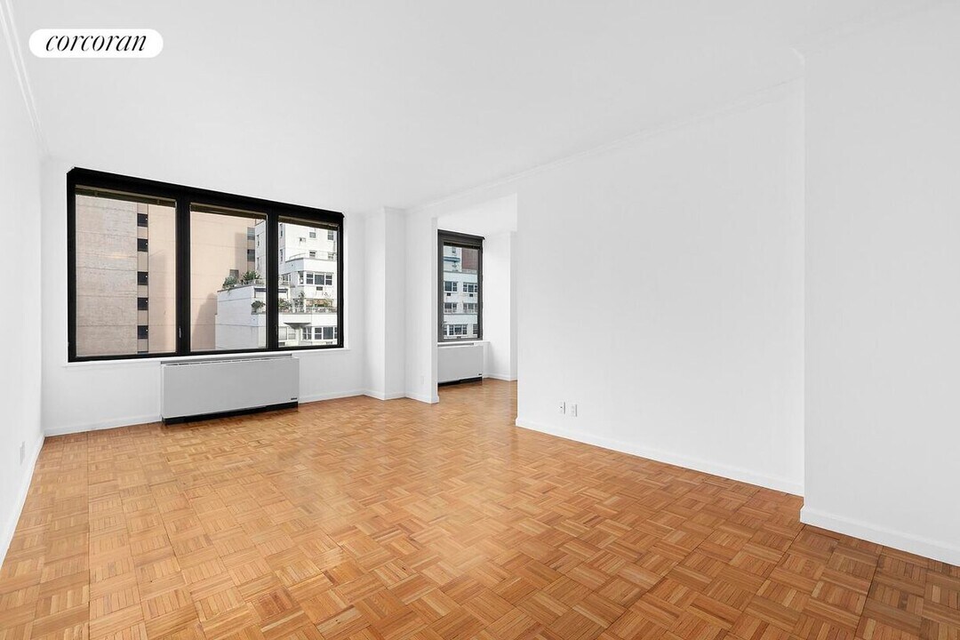 150 E 57th St in New York, NY - Building Photo
