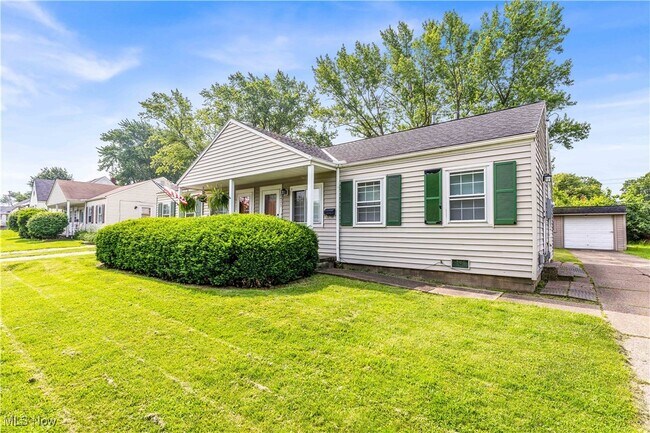 18425 Puritas Ave in Cleveland, OH - Building Photo - Building Photo