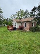 131 Wickins Dr in Hendersonville, NC - Foto de edificio - Building Photo