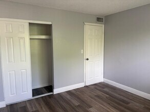 5801 NW 17th Pl in Sunrise, FL - Building Photo - Building Photo