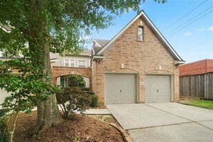 2351 Summit Way Ct in Houston, TX - Building Photo
