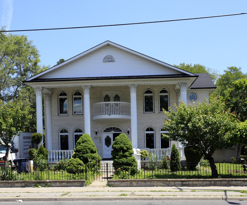 1273 Broadview Ave in Toronto, ON - Building Photo