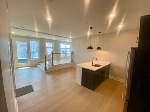 379 Somerville Ave, Unit 3 in Somerville, MA - Foto de edificio - Building Photo