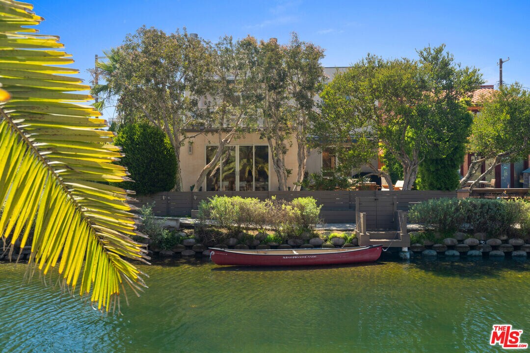 242 Sherman Ave in Los Angeles, CA - Building Photo