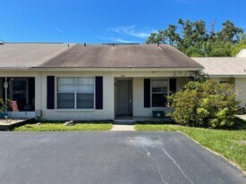 300 Kent Pl in Safety Harbor, FL - Building Photo