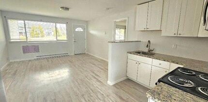 125 Cosey Beach Ave, Unit A1 in East Haven, CT - Building Photo - Building Photo