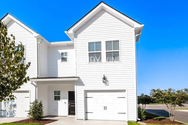 1036 Wildflower Dr in Wilmington, NC - Building Photo - Building Photo