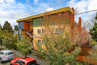 717 NW 70th St in Seattle, WA - Foto de edificio - Building Photo