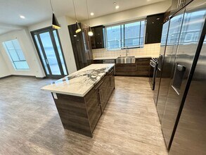 8385 Dunbarton Ave in Los Angeles, CA - Foto de edificio - Building Photo