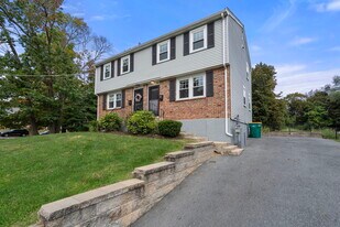 51 Chapel St, Unit 1 in Norwood, MA - Building Photo