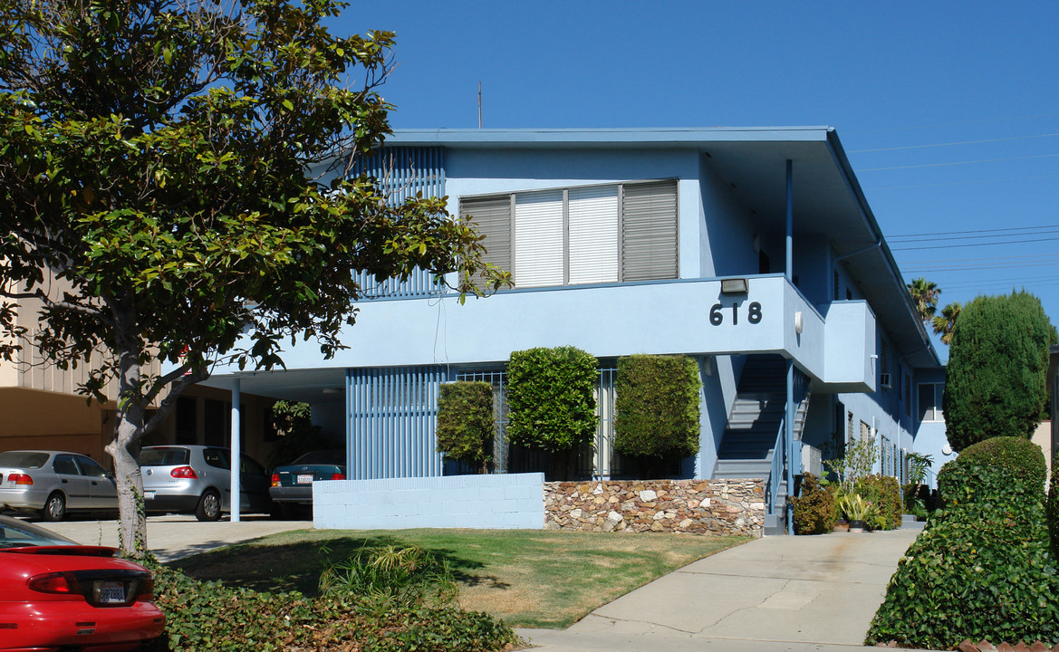 618 N Hayworth Ave in Los Angeles, CA - Building Photo