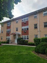 2 Radio Ave in Secaucus, NJ - Building Photo